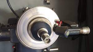 Disc lathe machine used for torneado (disc machining) service at Charleston Tires